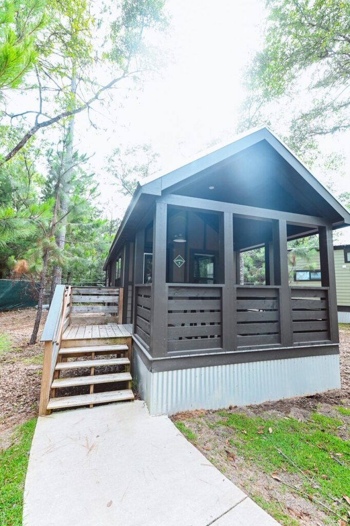 A luxury cottage with a covered porch for monthly rental in Milton FL